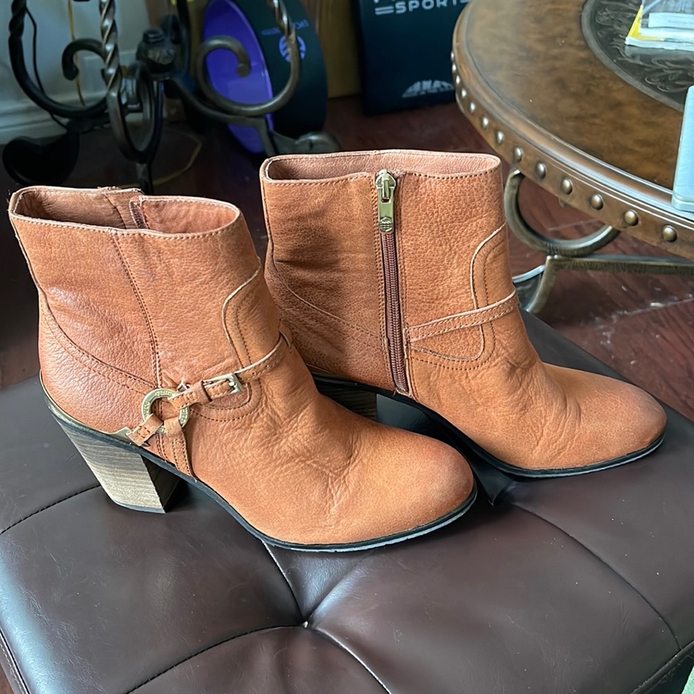 Vince Camuto HP Ankle booties Gregger Brown size 9